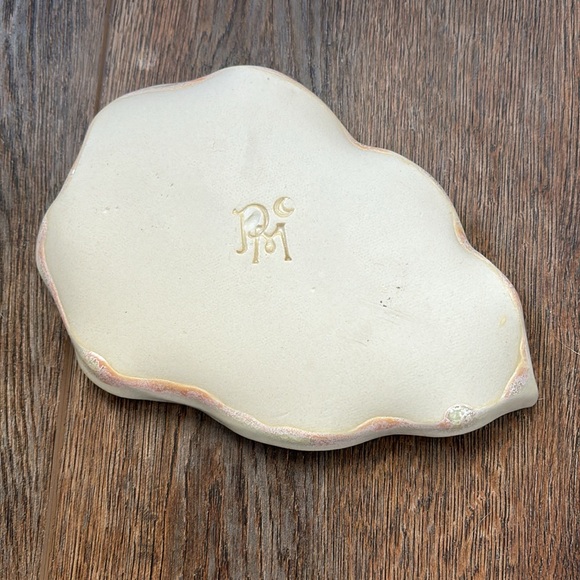 “PM” Art Pottery Ceramic Leaf Dish, 7-1/2”. Pale Green. - Picture 2 of 4